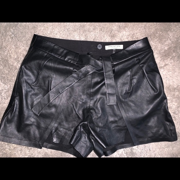 🌟 Halston Heritage Overlay Leather Short🌟 - Picture 2 of 9